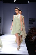 Model walk the ramp for Manish Gupta Show on wills day 2 on 9th Oct 2014